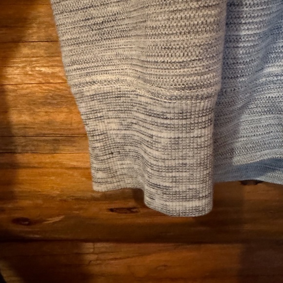 CARHART BRAND PULL OVER HOODED TOP WITH FRONT KANGAROO POCKETS. EUC LIKE NEW. - Picture 6 of 9